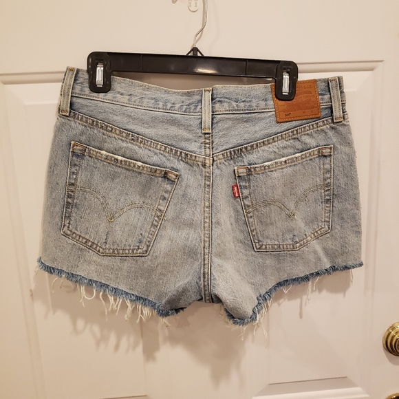 Levi's cut off jean shorts - Picture 2 of 10